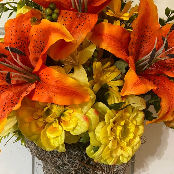 Asiatic Lily Vine Basket - Picture 2 of 5